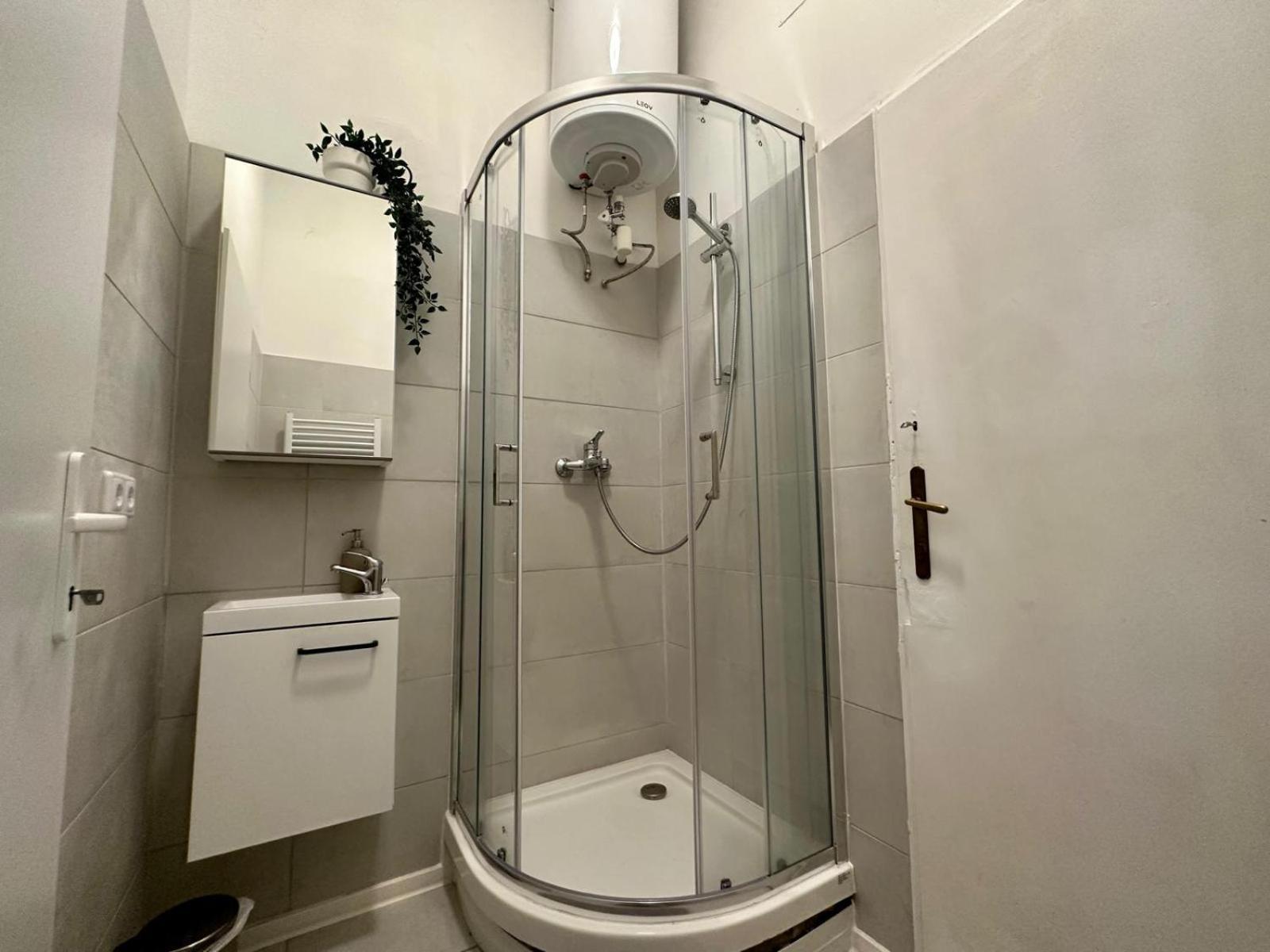Spacious Apartment, 3 Min To U6 Metro Wiedeń Zewnętrze zdjęcie